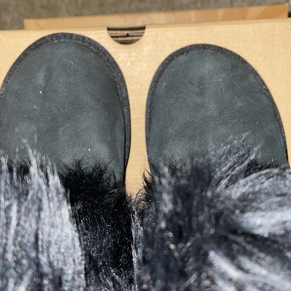 Brand new never worn ugg fur boots - Picture 3 of 7